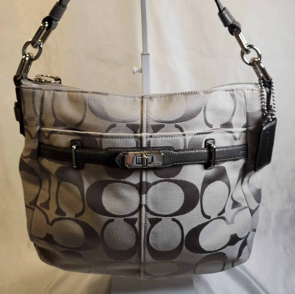 Coach Chelsea Ashlyn Hobo in Gray Signature Jacquard Canvas And Leather Trim